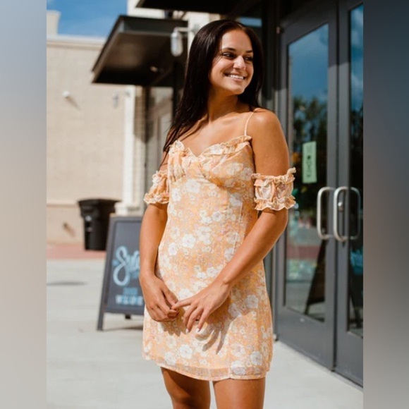 Le Lis Dresses & Skirts - Le Lis Women’s Medium Orange Retro Floral Mini Off the shoulder dress summer